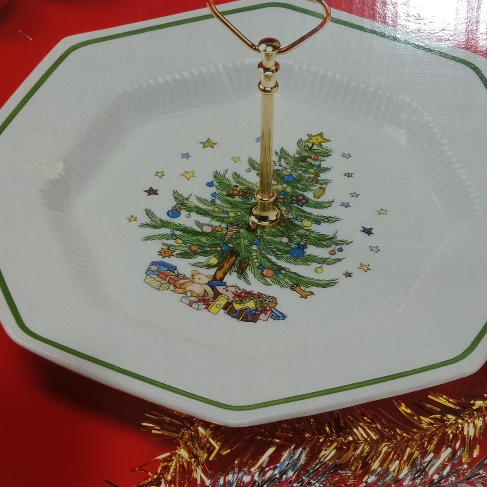 Festive Christmas Tree Plate with Gold Handle